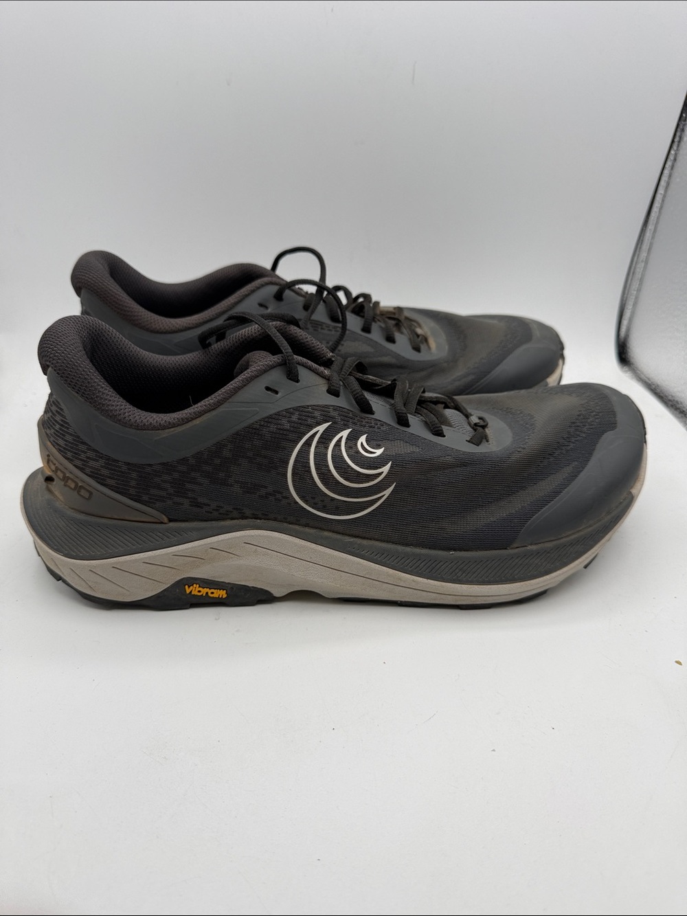 TOPO ULTRA VENTURE 4 Men's 10.5 Black/Gray Running Shoes S16